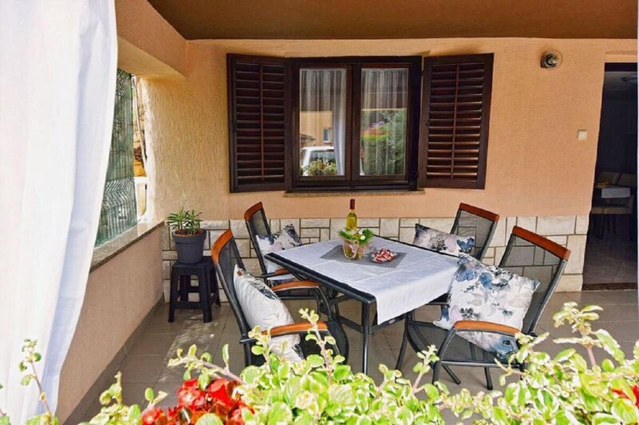 Apartmani Sole Pjescana Uvala Bagian luar foto