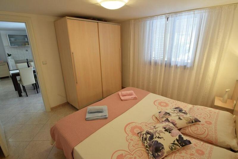 Apartmani Sole Pjescana Uvala Bagian luar foto